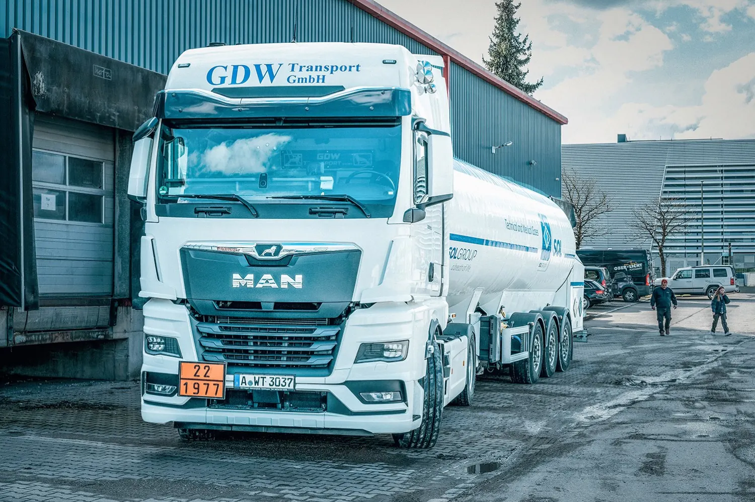 Gefahrgut-Transport der GDW Transport GmbH